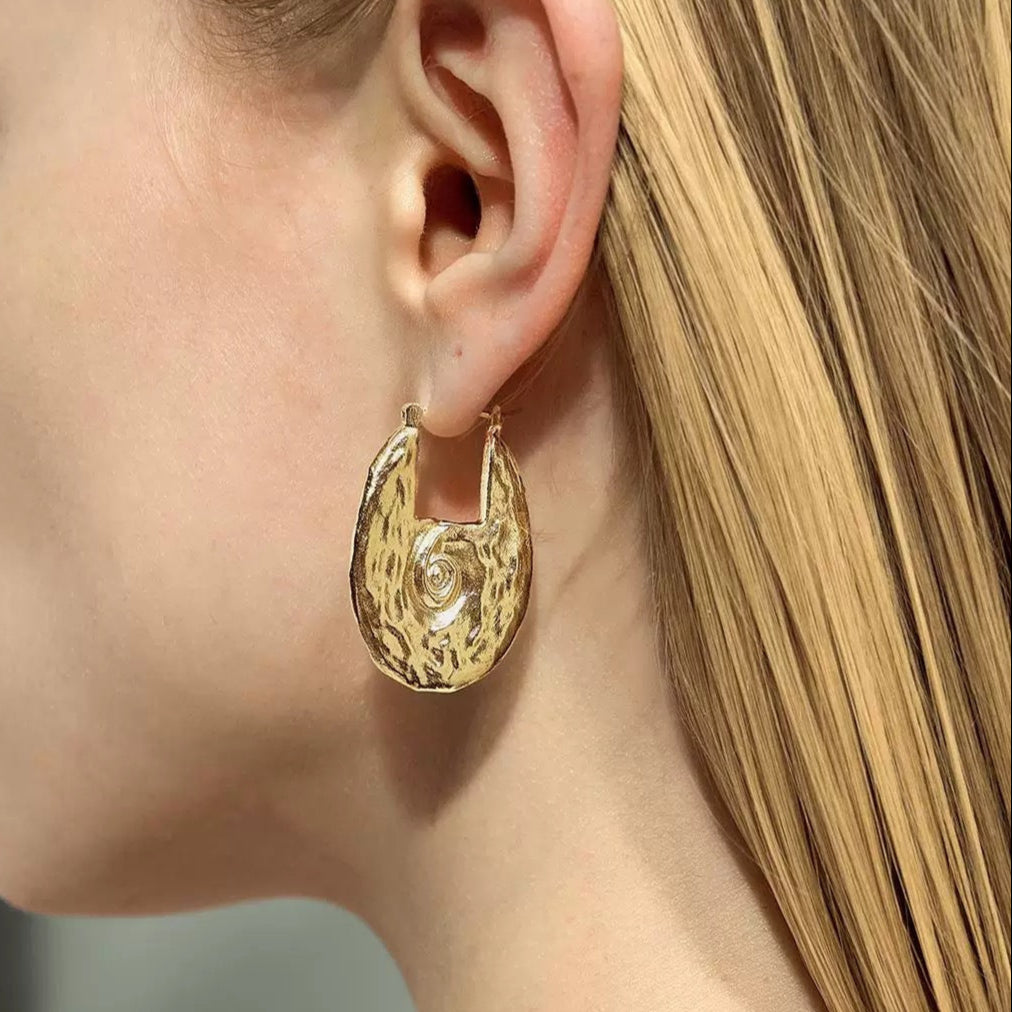 18K Gold Aurora Conch Studs