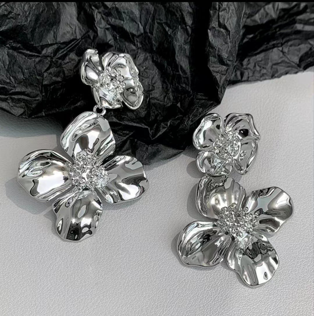 Exaggerated Vintage Flower Earrings