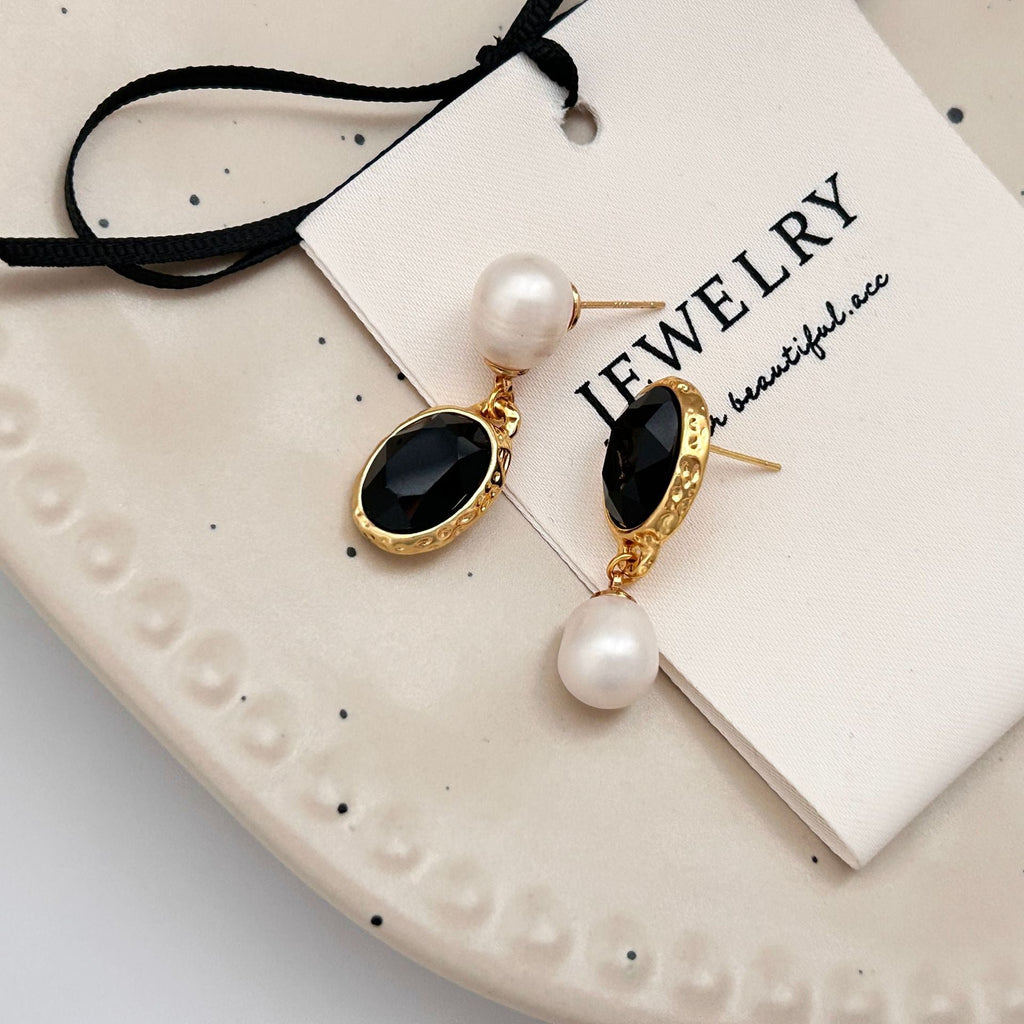 Elegant Pearl Drops – Retro Asymmetric Earrings