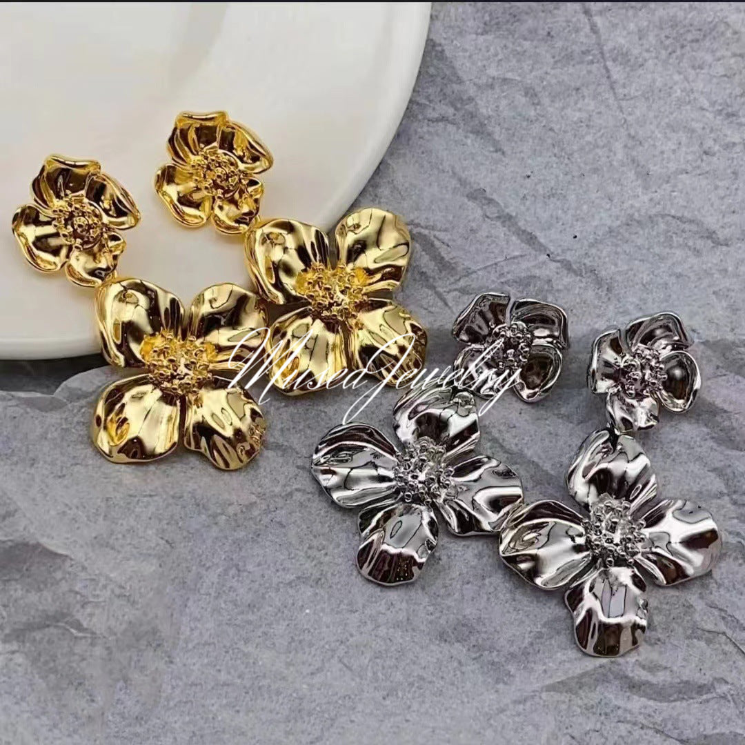 Exaggerated Vintage Flower Earrings