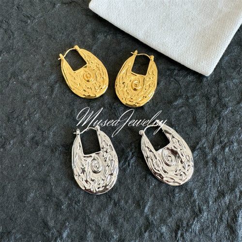 18K Gold Aurora Conch Studs