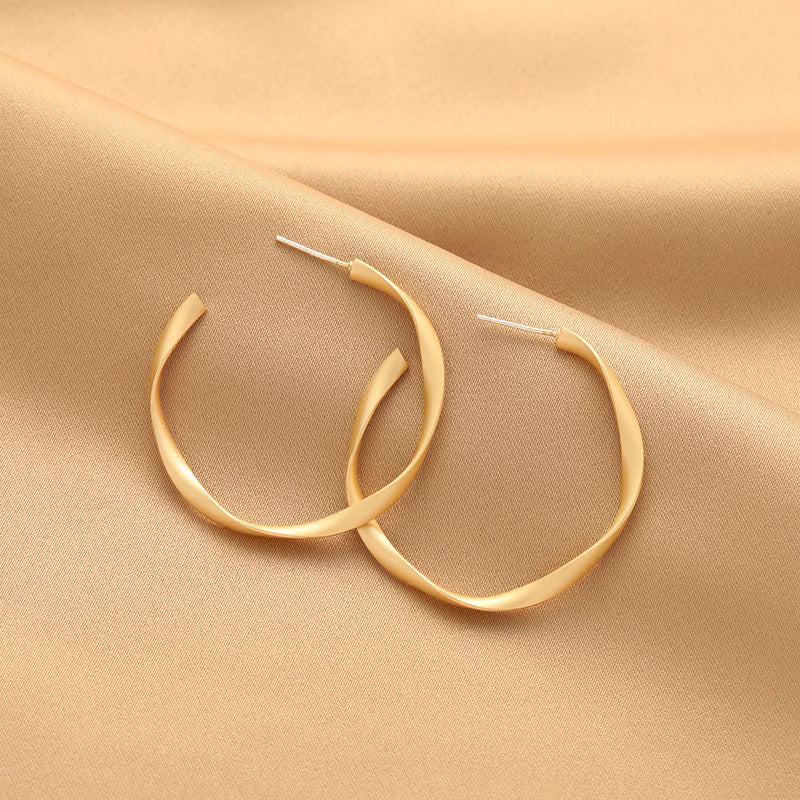 Refined Classic Earrings