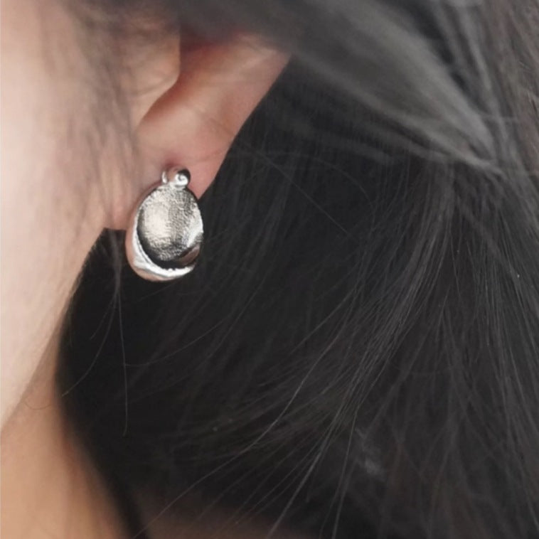 Golden Glow Round Earrings – Classic Light Luxury Design