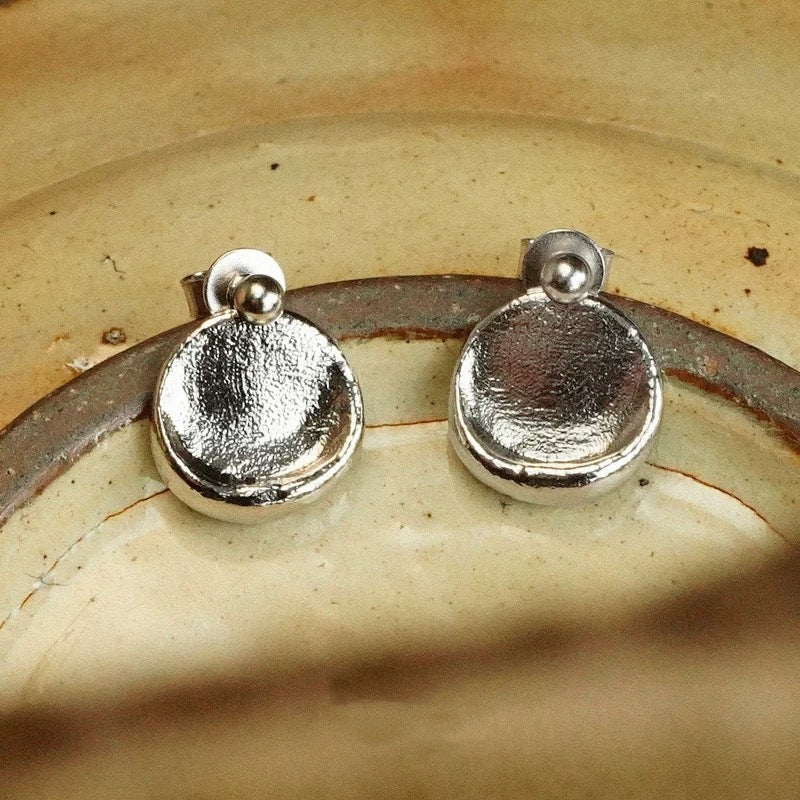 Golden Glow Round Earrings – Classic Light Luxury Design