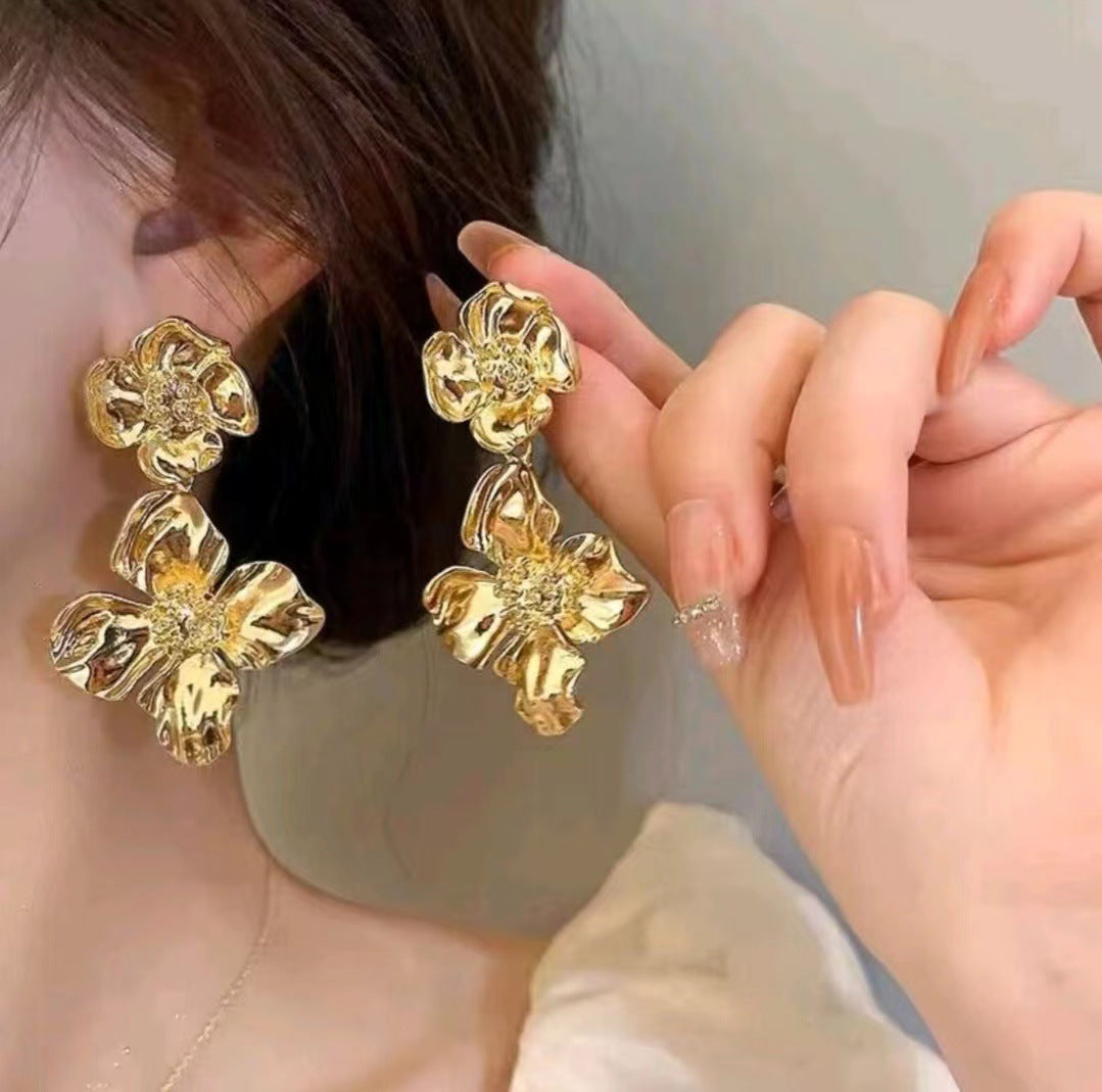 Exaggerated Vintage Flower Earrings