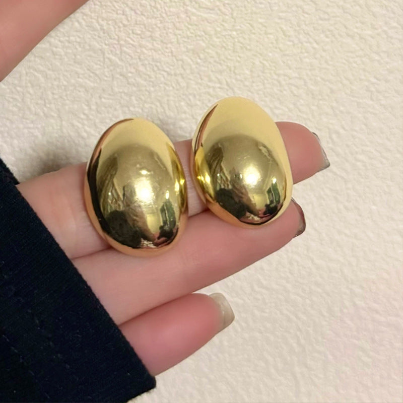 Glossy Gold Ear Cuff – Bold Minimalist Design