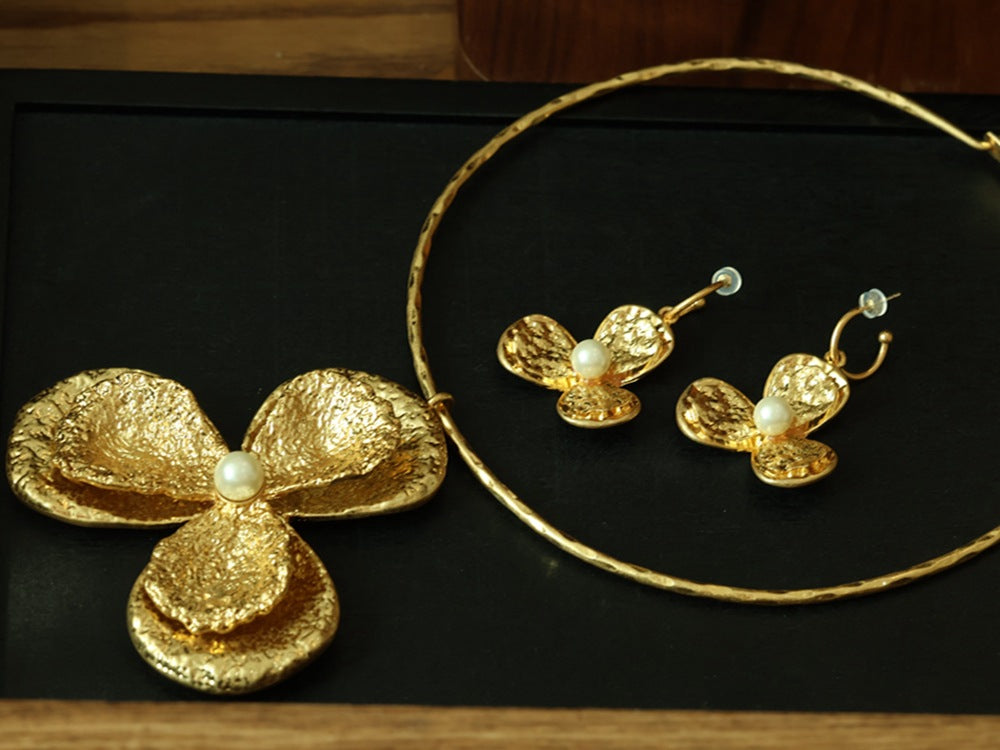 Aurelia Gold Petal Collar/Earrings