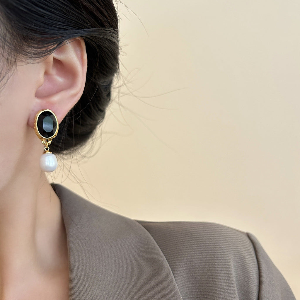 Elegant Pearl Drops – Retro Asymmetric Earrings